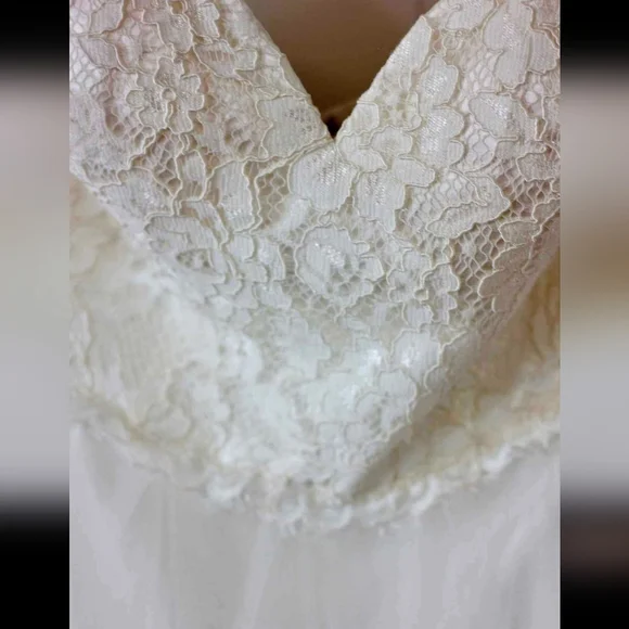 Wedding Gown - Picture 3 of 4